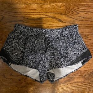 lululemon hotty hot shorts 2.5